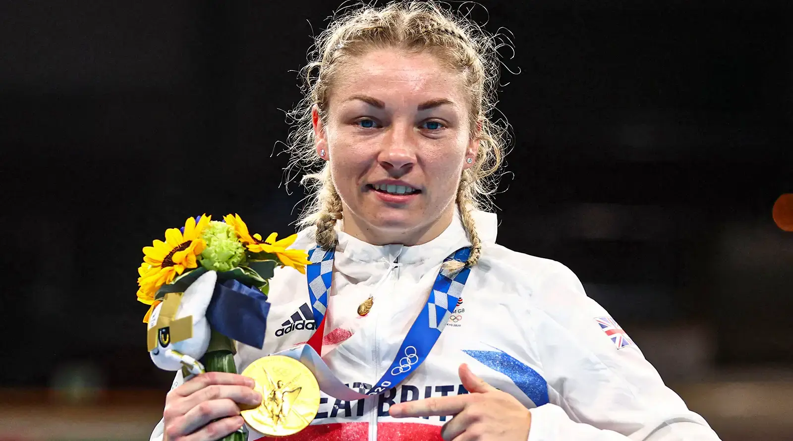 Lauren Price gold medal