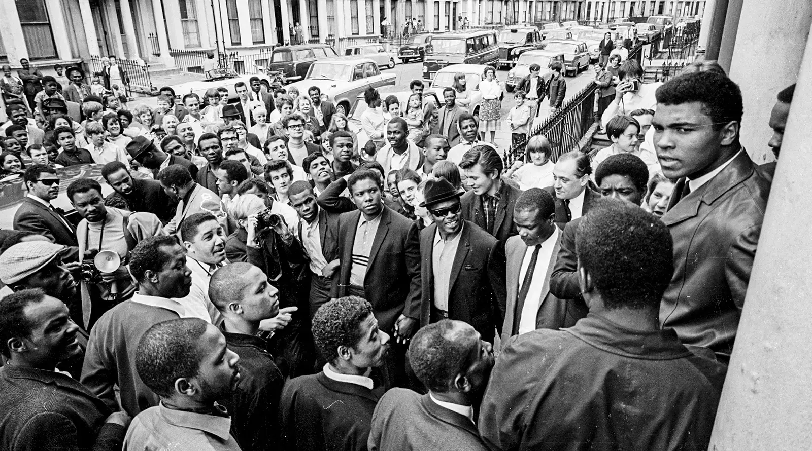 ali and crowd